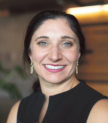 Portrait photo of smiling woman