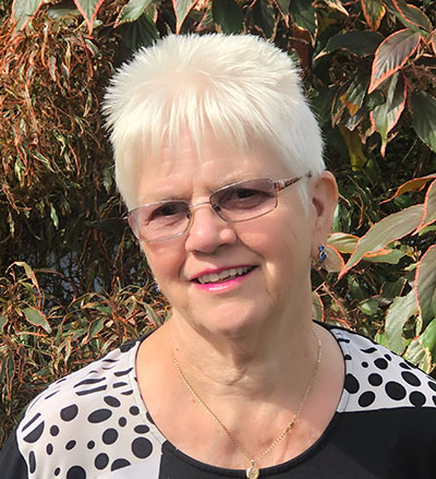 Portrait photo of older woman