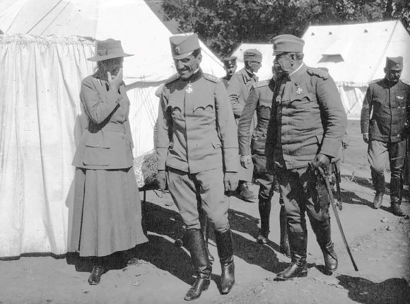 Australian Dr Agnes Bennett with Serbian Crown Prince Alesandar at the hospital she led supporting the Serbian Army. 