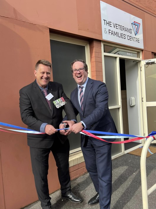 Minister Matt Keogh opens the Burnie Hub with North West Tasmanian Veteran Welfare Board Chairman Dr Andrew Clarke.