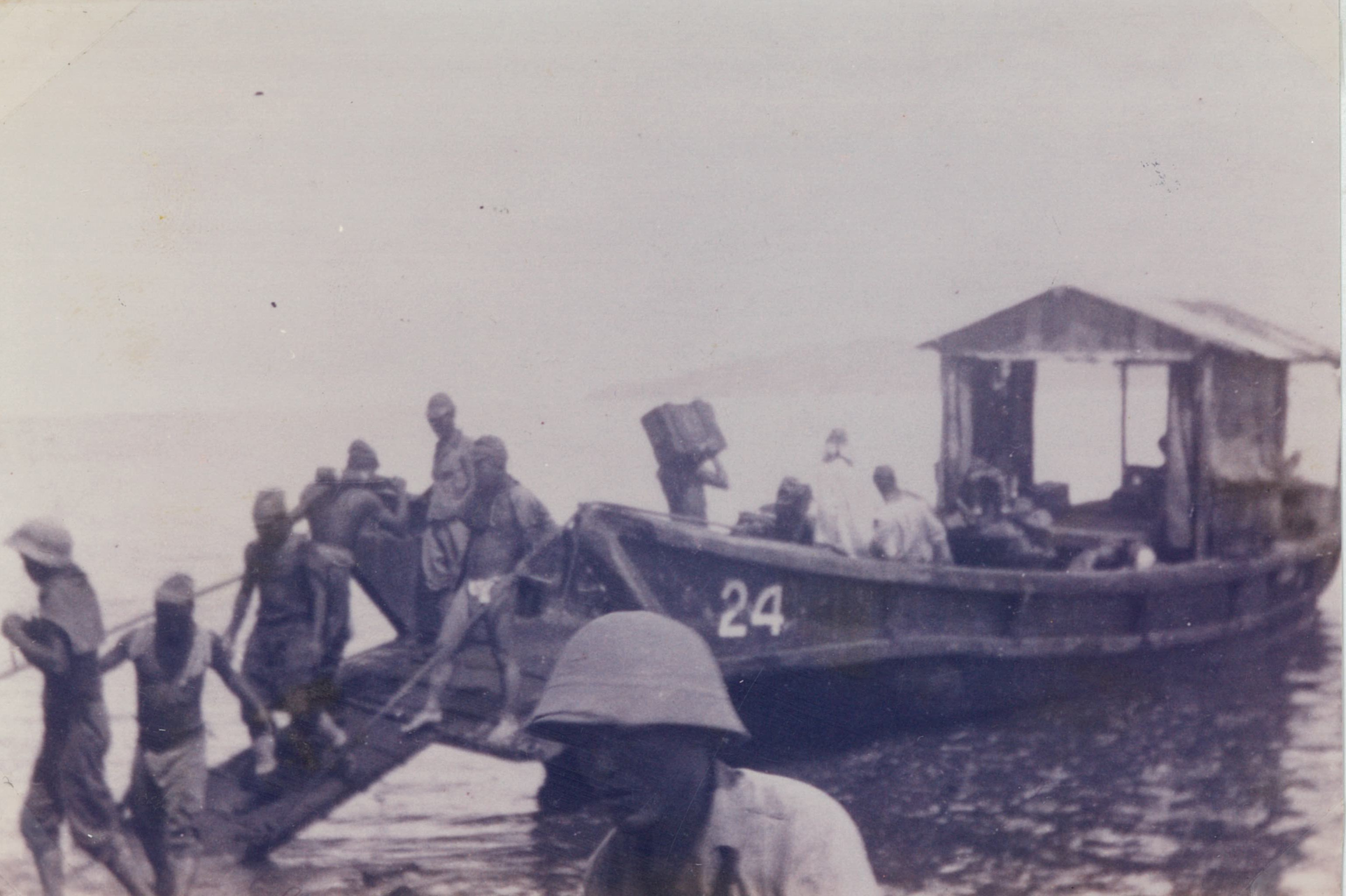 Australian troops preparing to board HMAS Westralia I and return home at the end of World War II