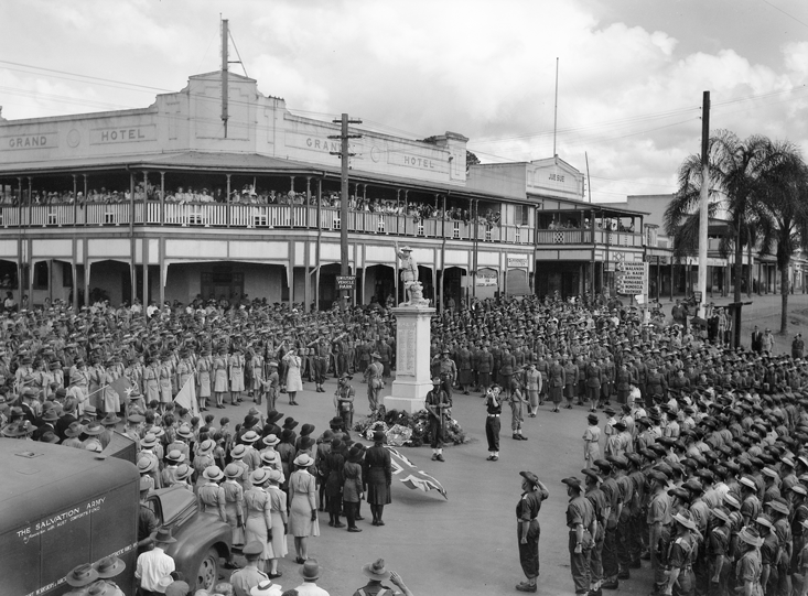 Crowds of people around a cenotaph